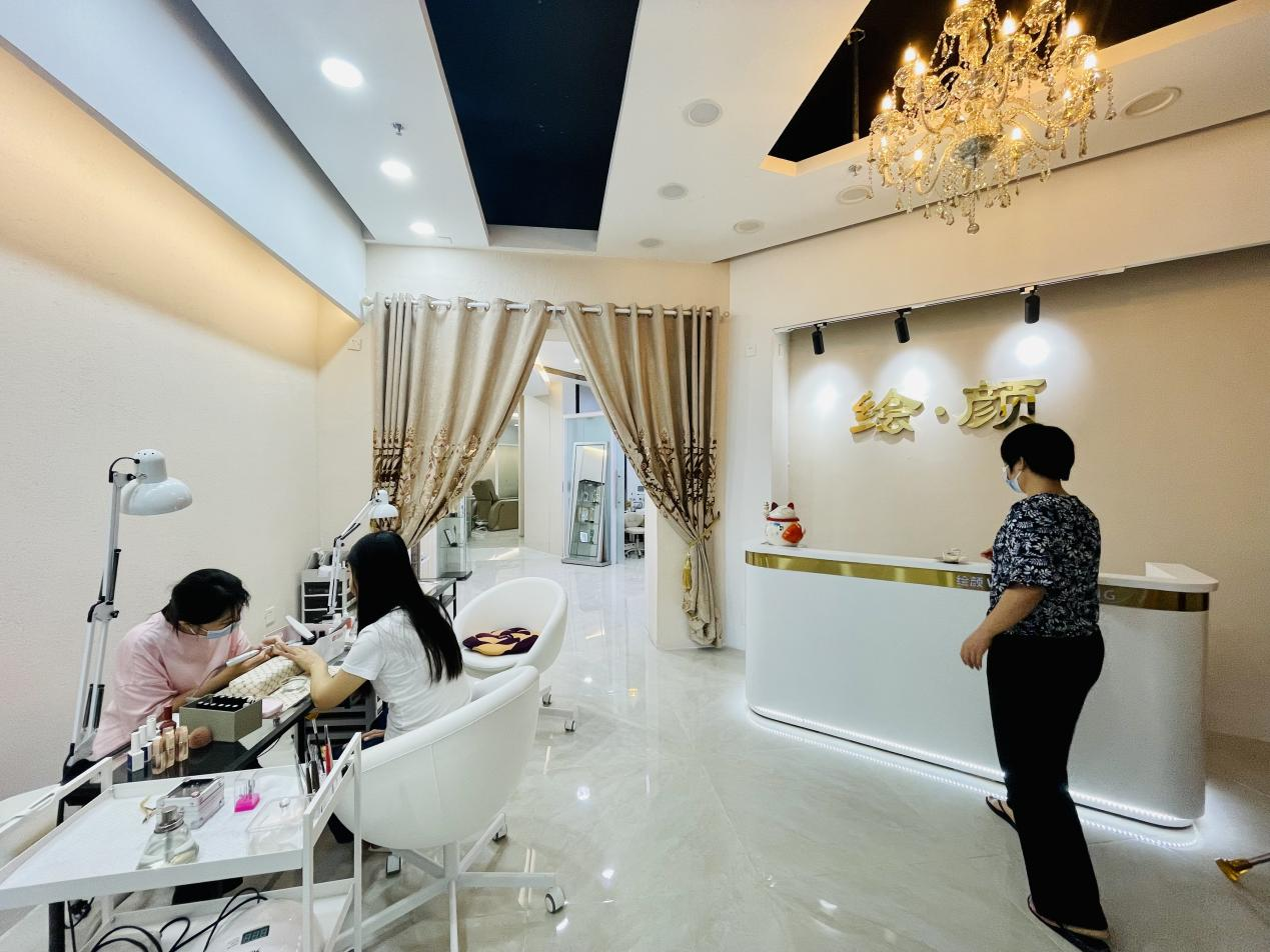 輪椅上的美業(yè)人 二十年磨一劍，以匠心與堅(jiān)韌傳播生活之美